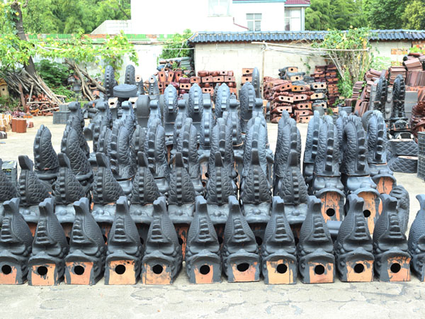 工廠一角，筒瓦廠家